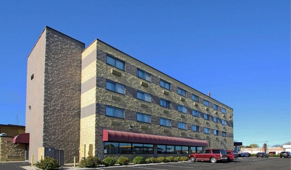Comfort Inn & Suites Beaver Dam Esterno foto