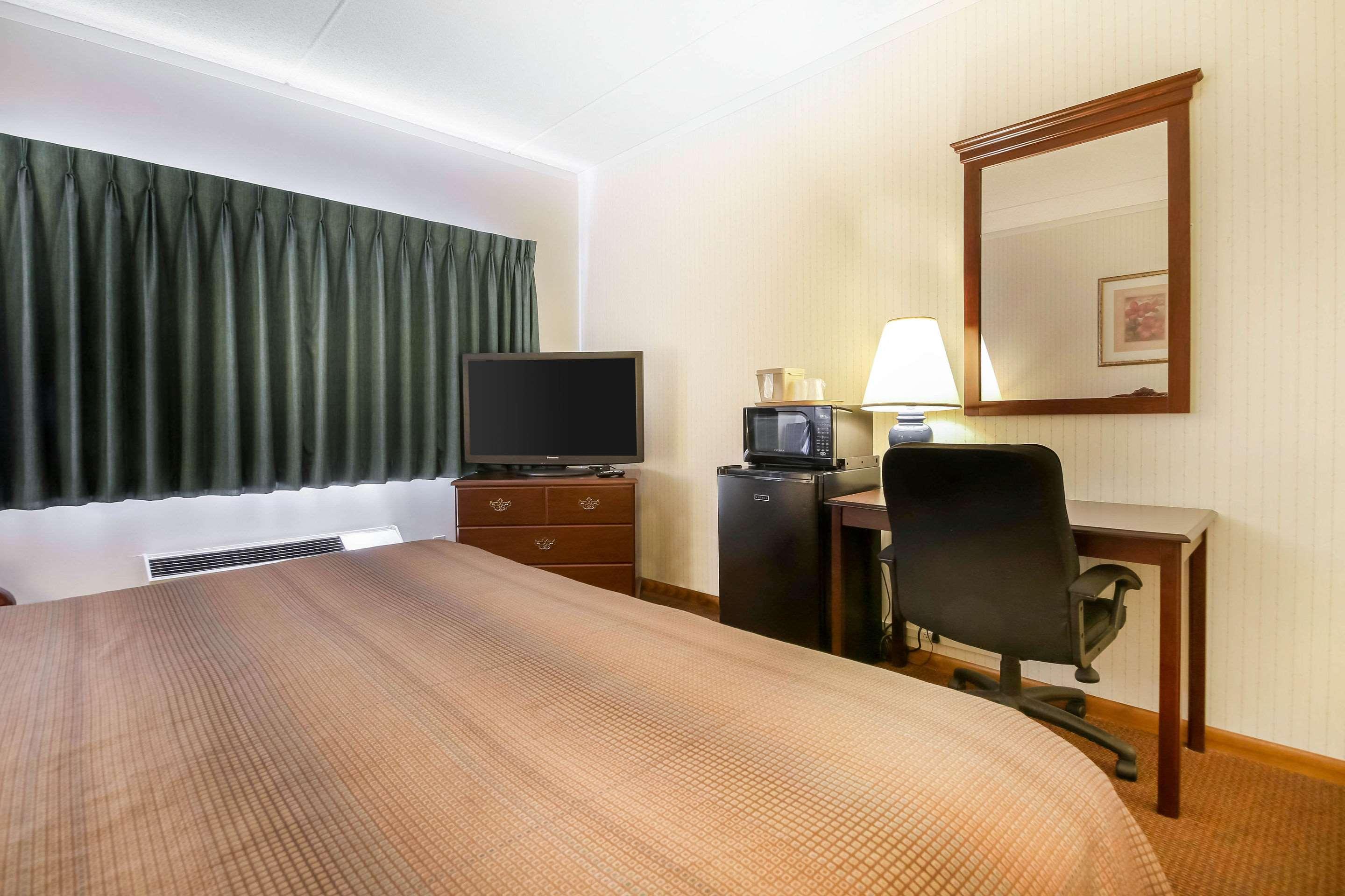 Comfort Inn & Suites Beaver Dam Esterno foto
