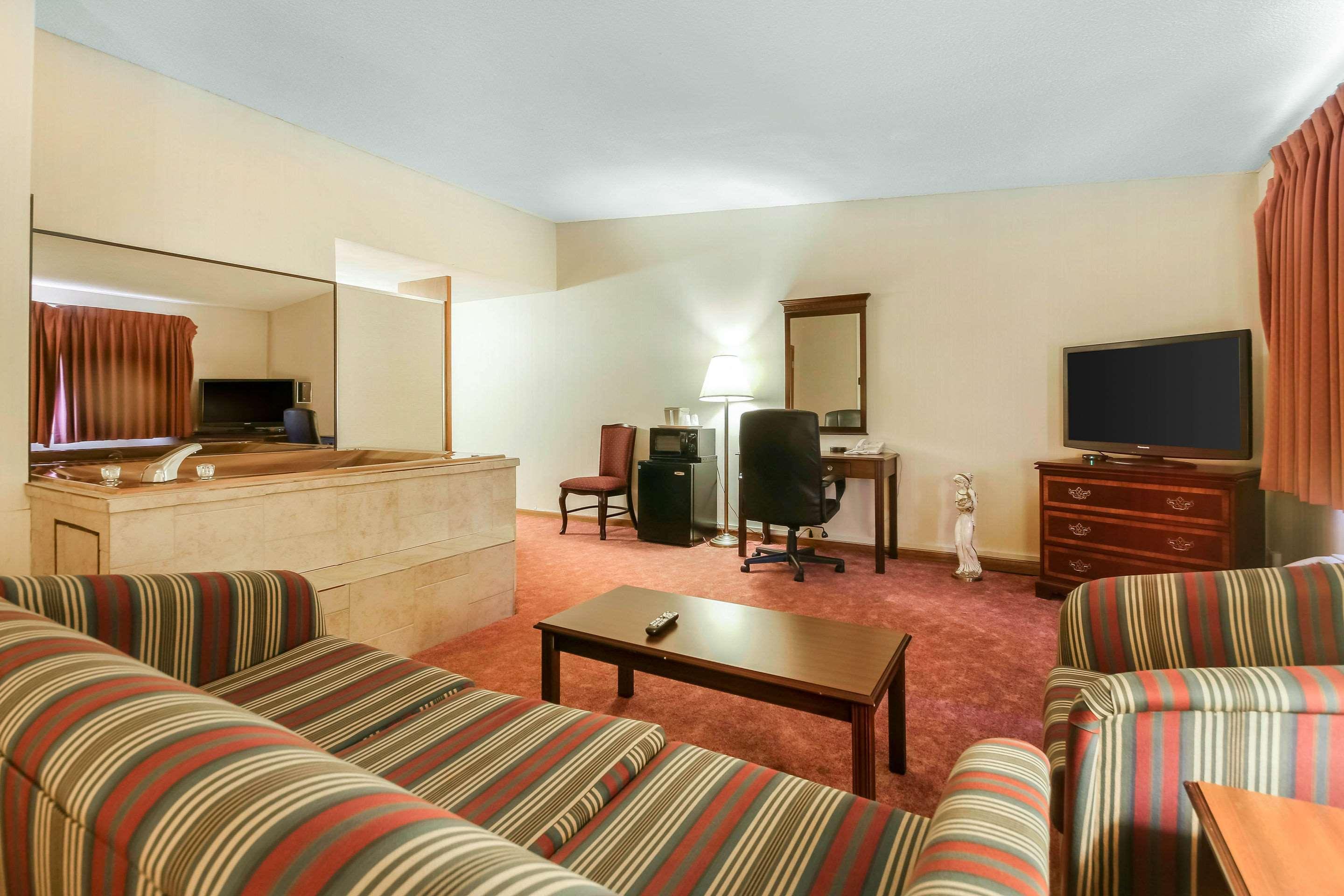 Comfort Inn & Suites Beaver Dam Esterno foto