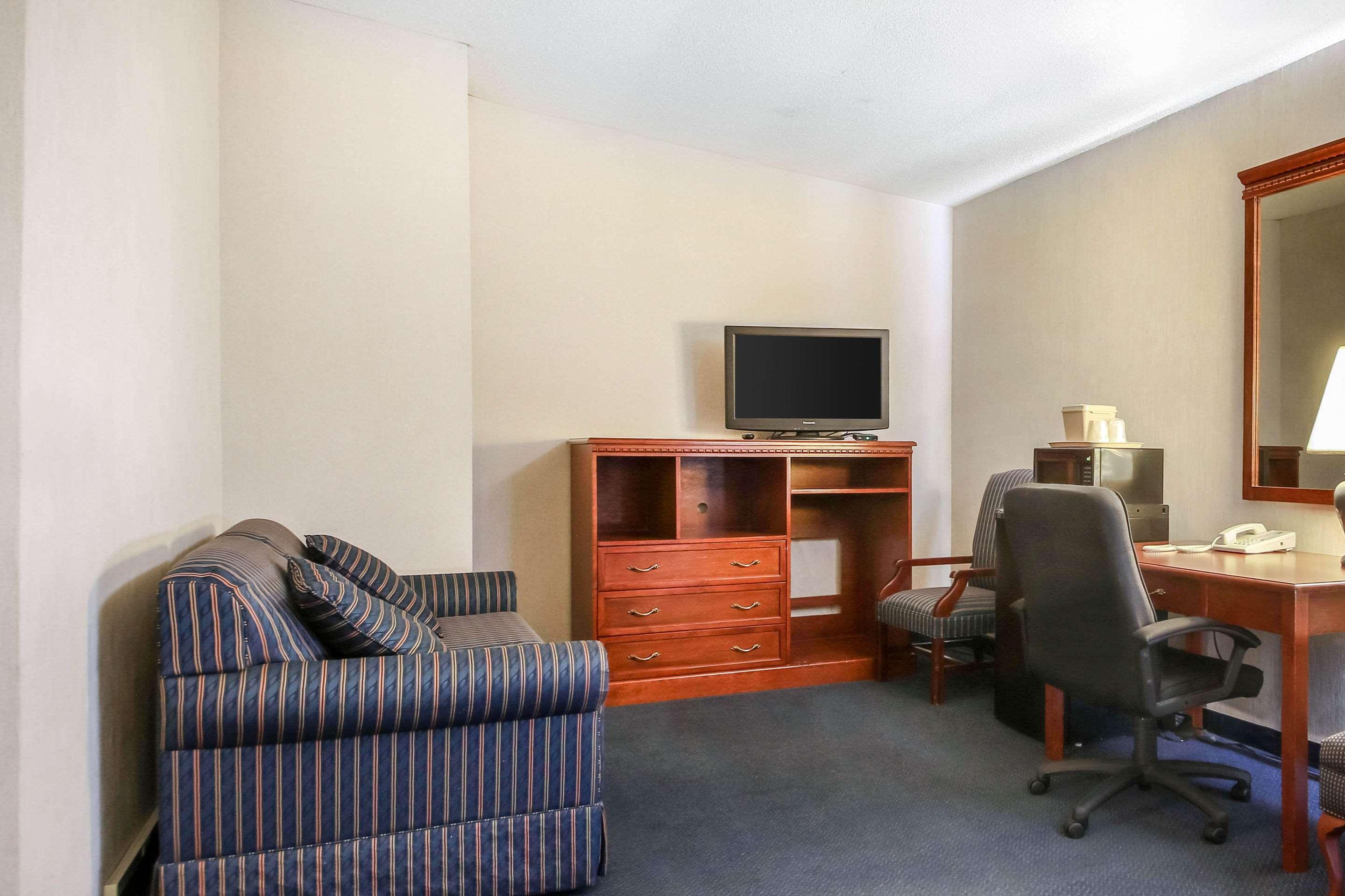 Comfort Inn & Suites Beaver Dam Esterno foto