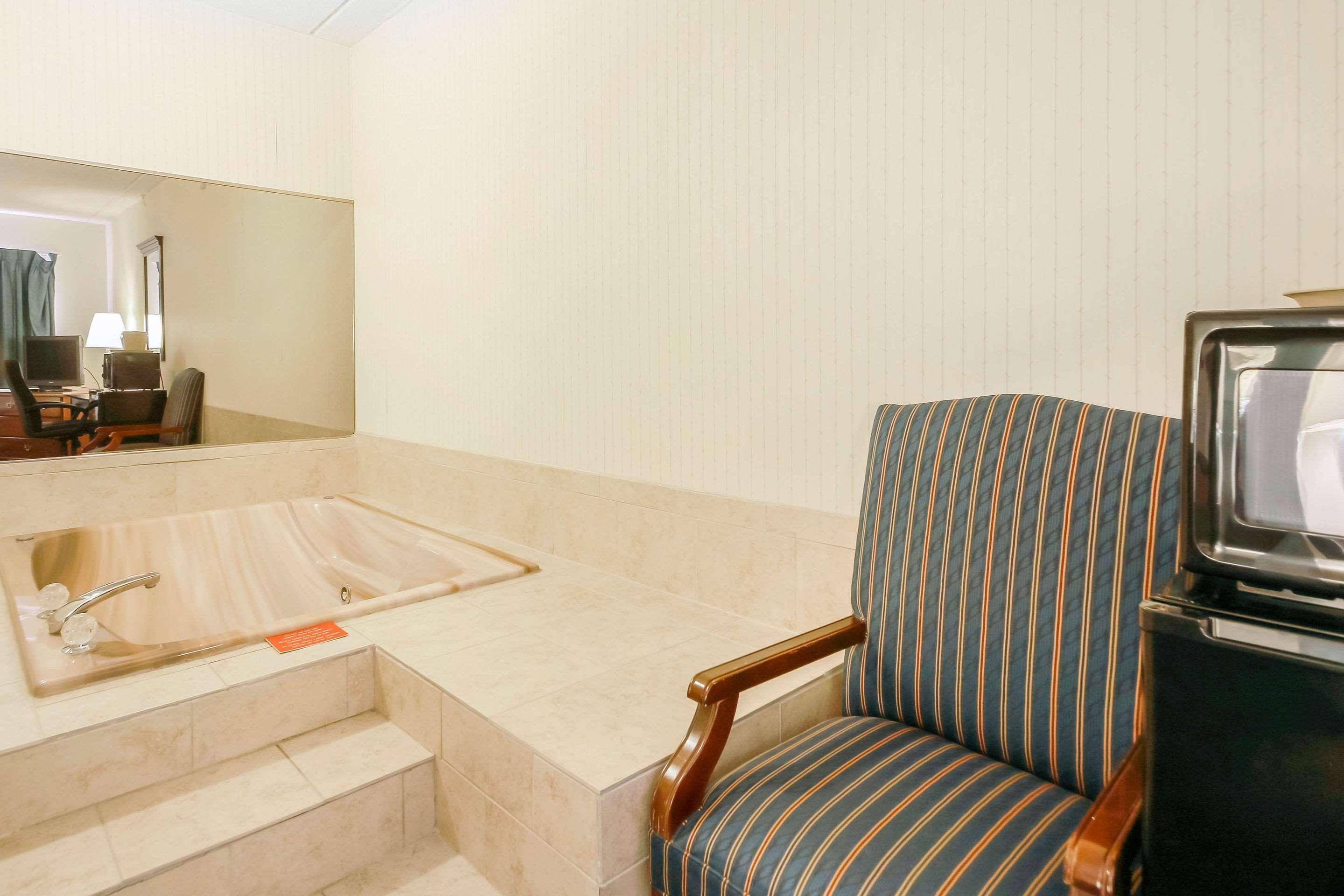 Comfort Inn & Suites Beaver Dam Esterno foto