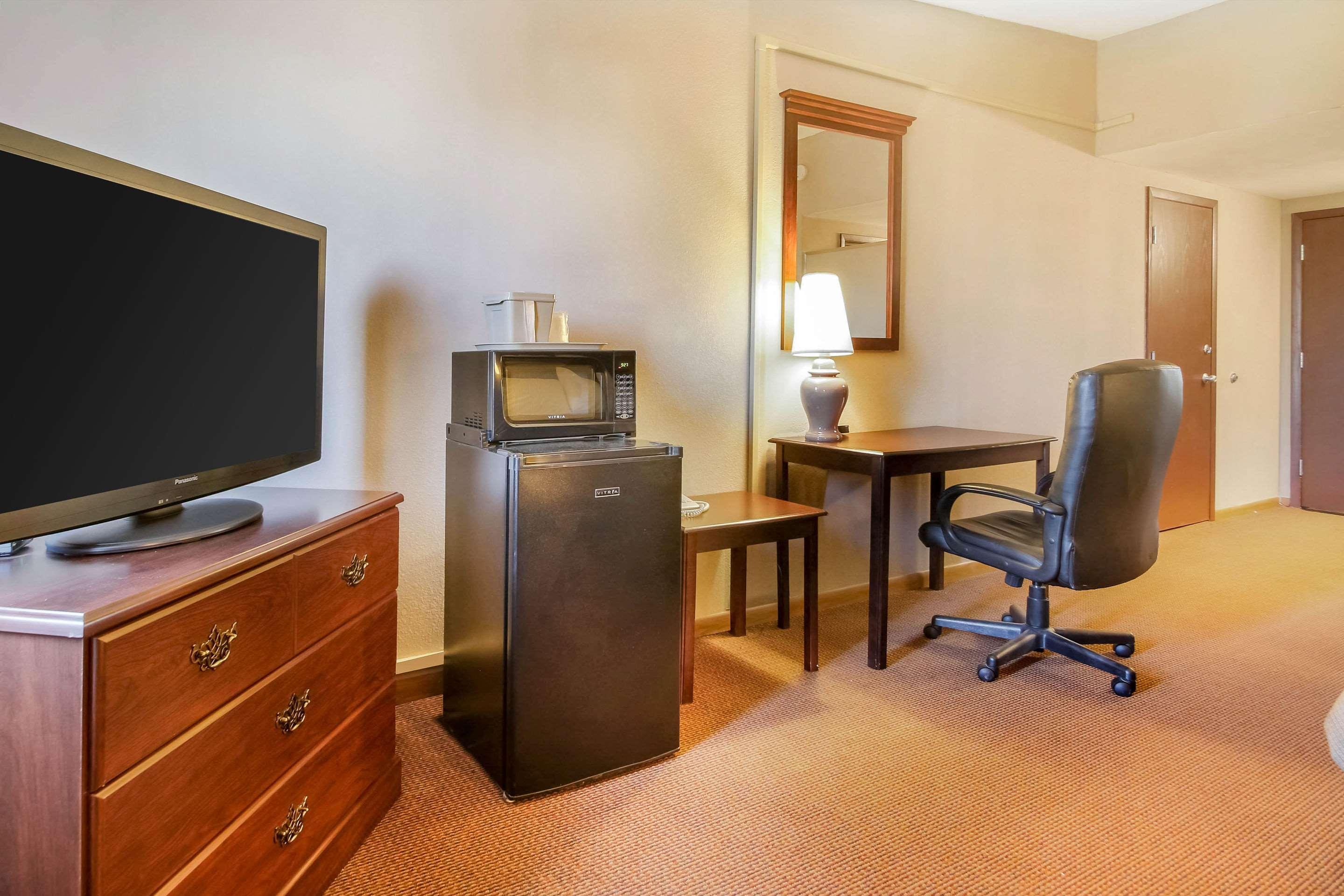Comfort Inn & Suites Beaver Dam Esterno foto