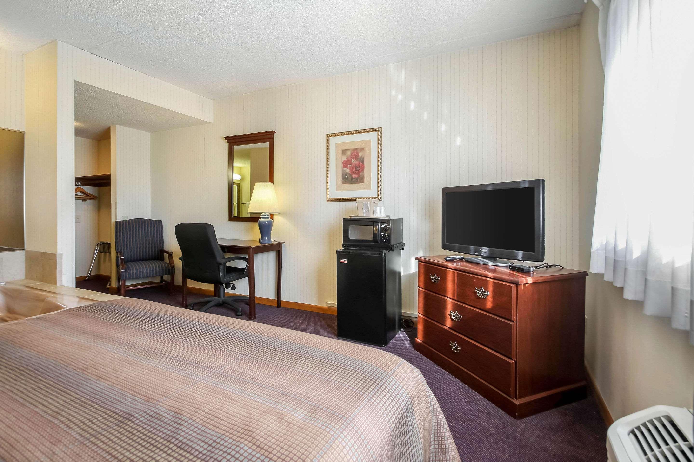 Comfort Inn & Suites Beaver Dam Esterno foto