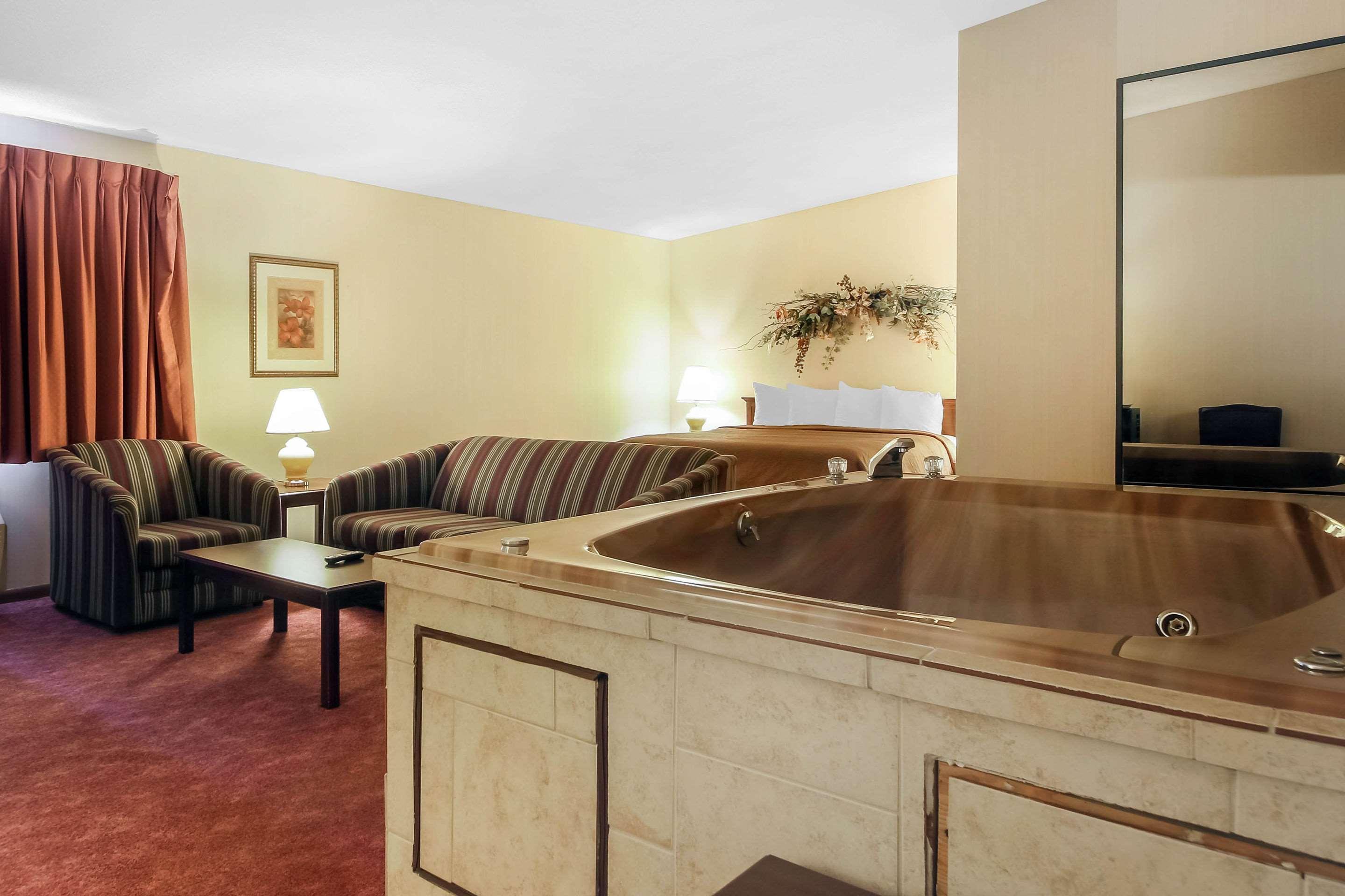 Comfort Inn & Suites Beaver Dam Esterno foto