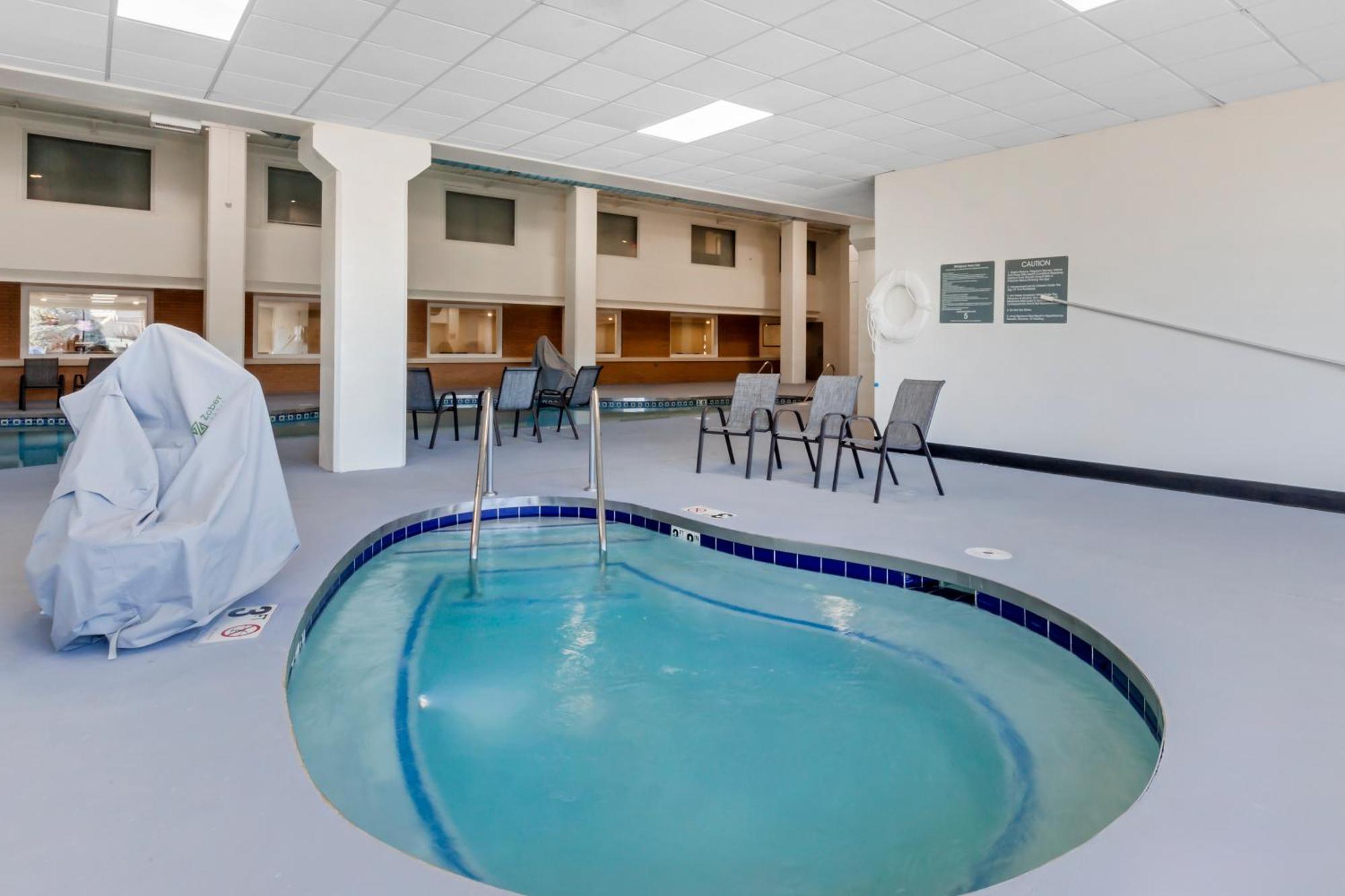 Comfort Inn & Suites Beaver Dam Esterno foto