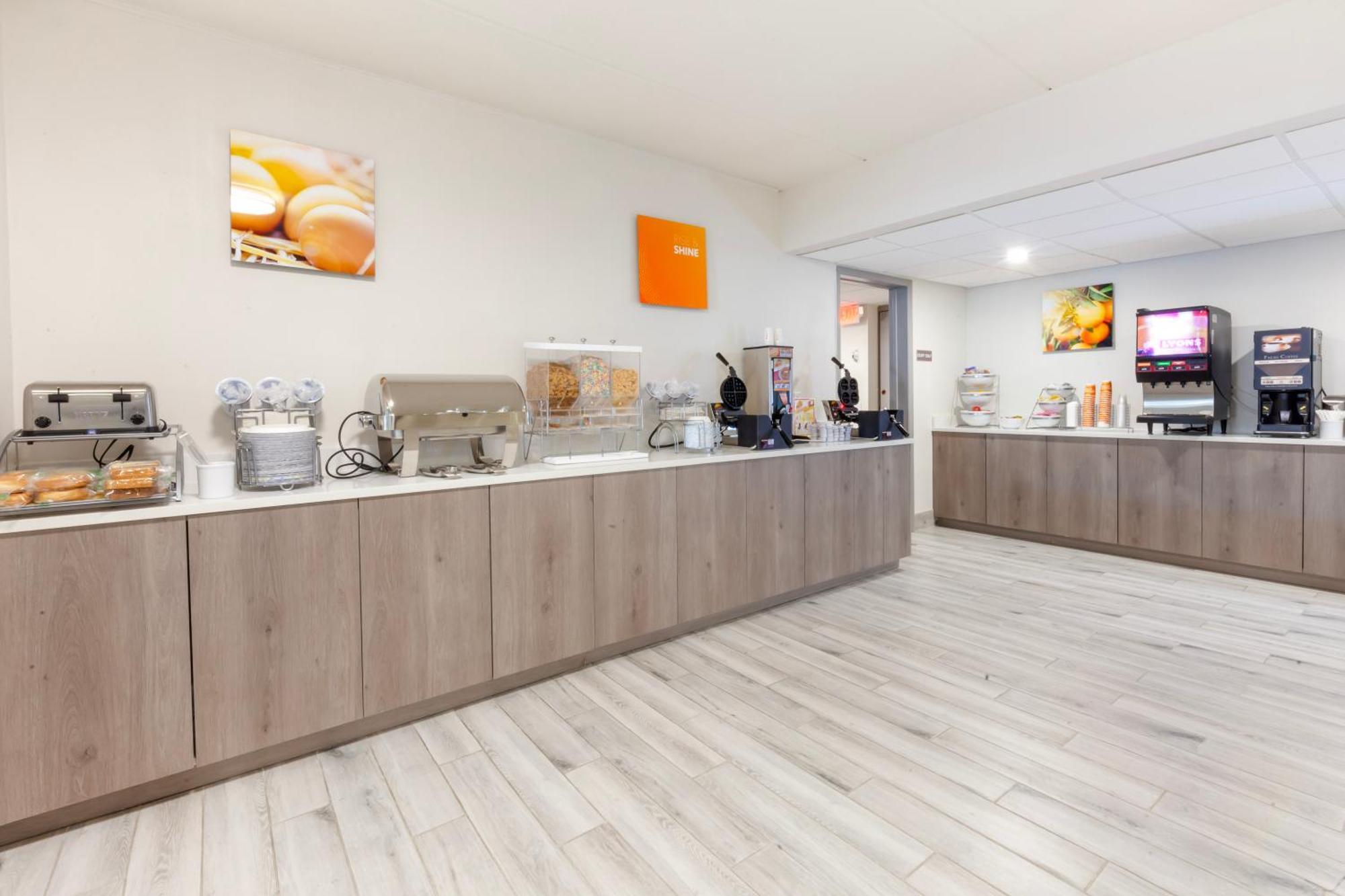 Comfort Inn & Suites Beaver Dam Esterno foto