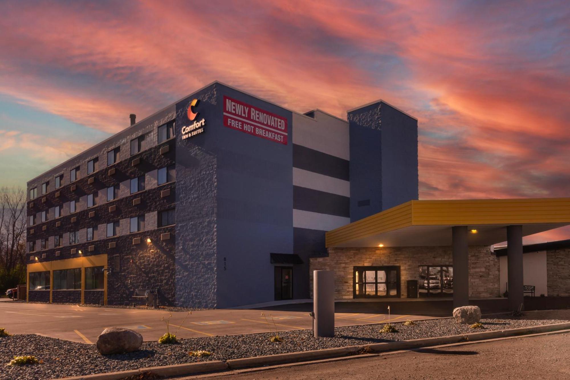 Comfort Inn & Suites Beaver Dam Esterno foto