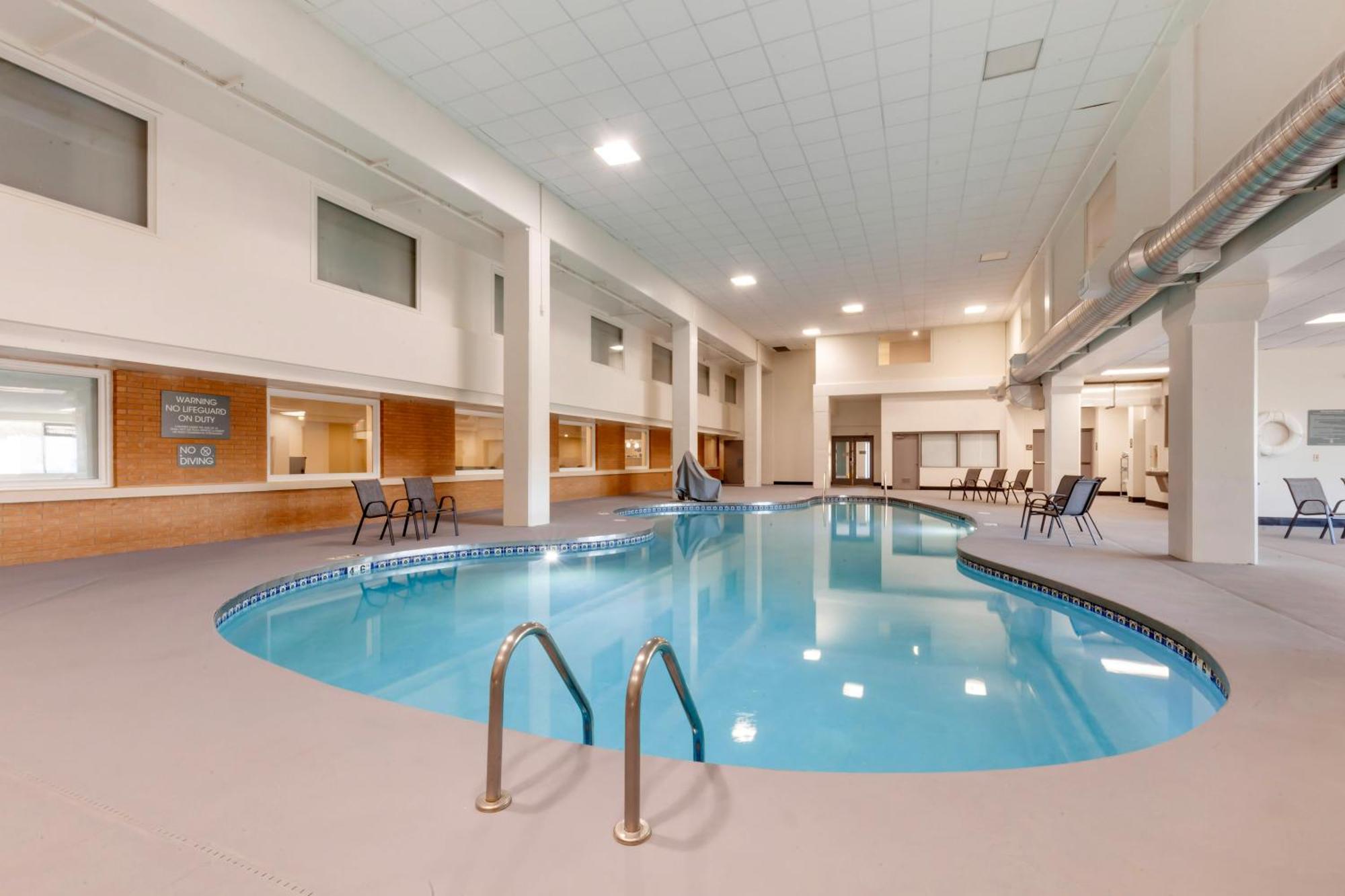 Comfort Inn & Suites Beaver Dam Esterno foto
